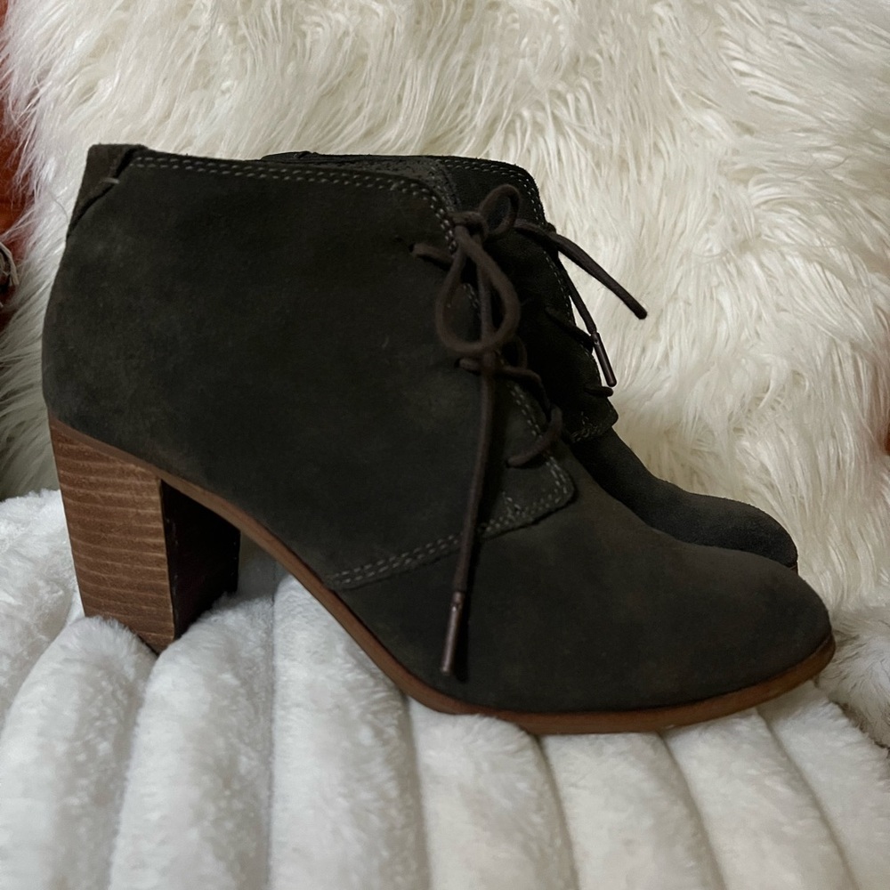 Toms Dark Olive Green Ankle Lunata Boots with Chunky Heel and Lace-Up Closure